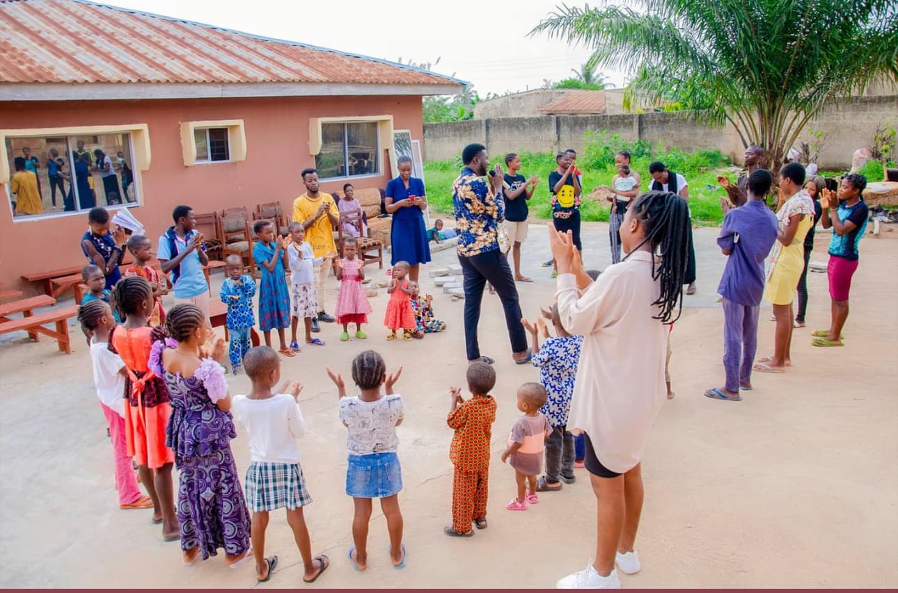 Children in worship at the Getup Charity Concert